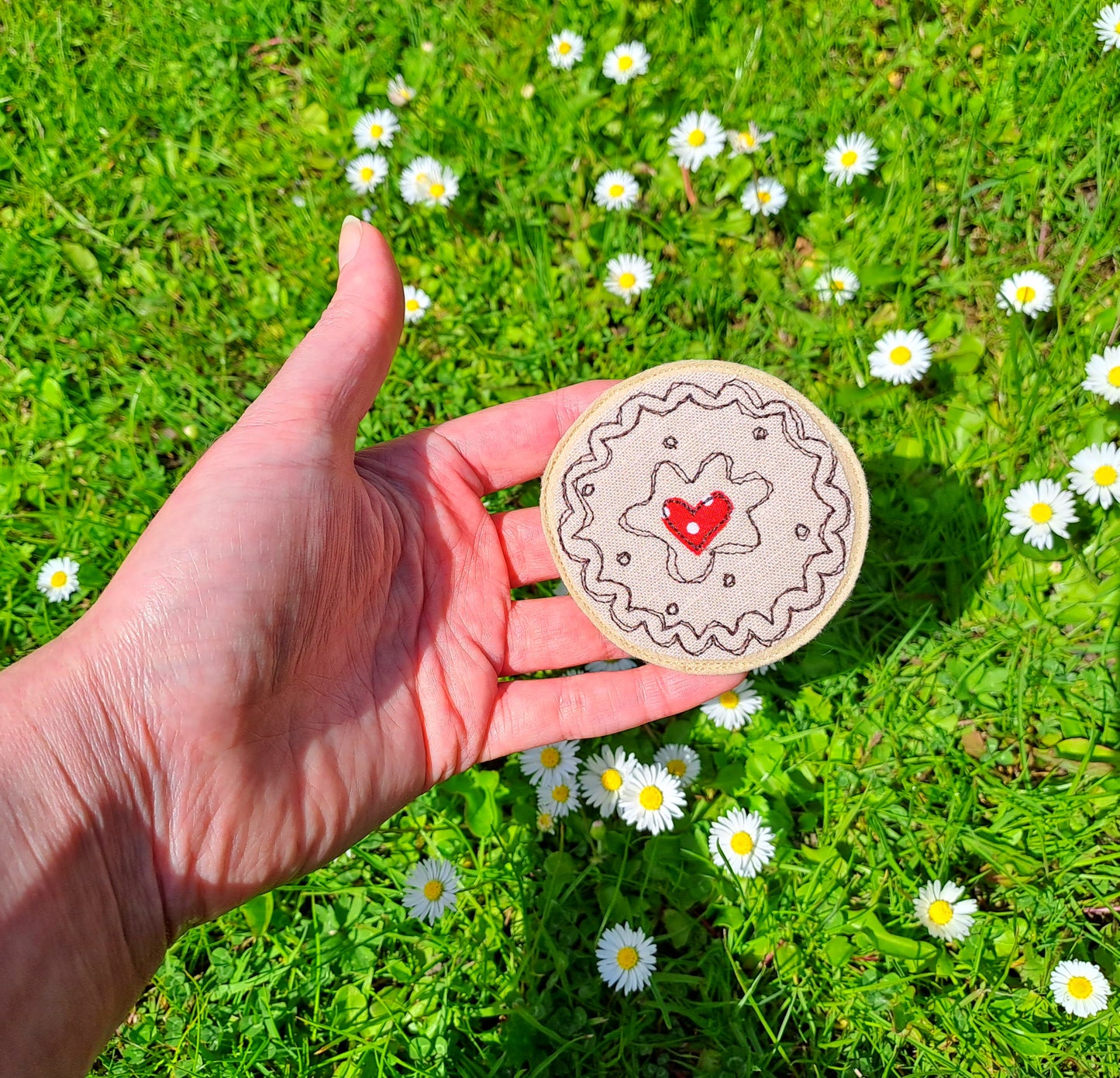 Biscuit Lovers Club - "Jammie Dodger" Brooch