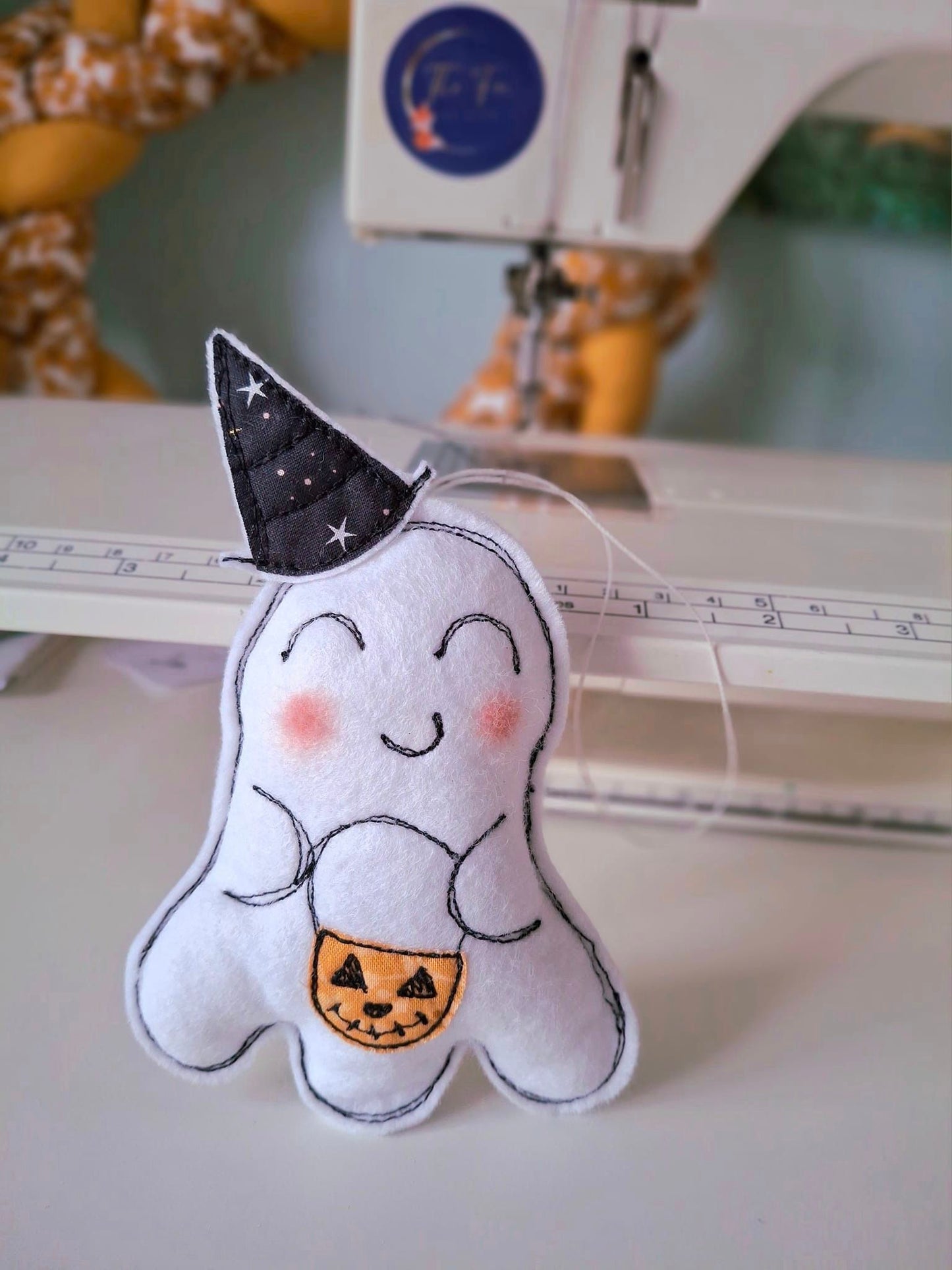 Sweet Spook Decoration (Starry Black)